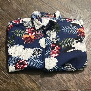 Hawaiian button down short sleeve